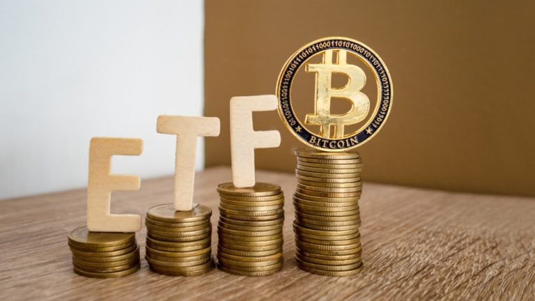 Bitcoin ETFs Pull $233M as Blackrock Dominates