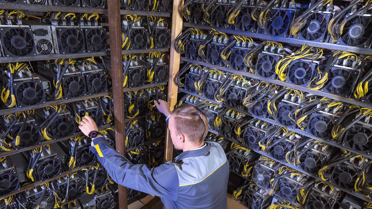 Bitcoin Miners See Revenue Bump Amid Persistent Market Pressure