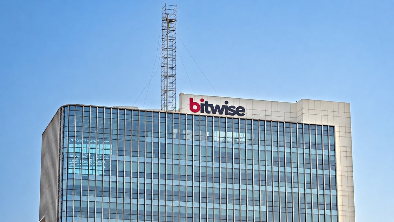 Bitwise CIO: Crypto Can Survive CLARITY Act Failure, Not the Wait