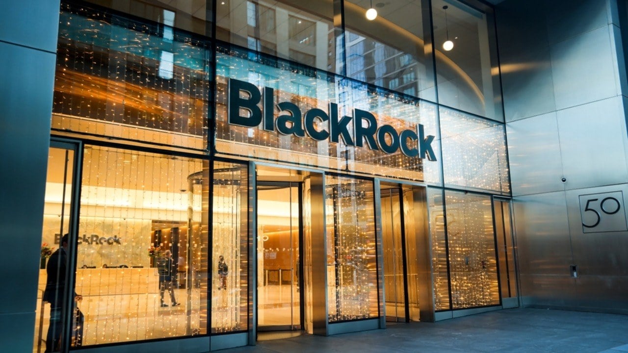 Blackrock’s $50.2M Inflow Offsets Selling as Bitcoin ETFs Turn Green
