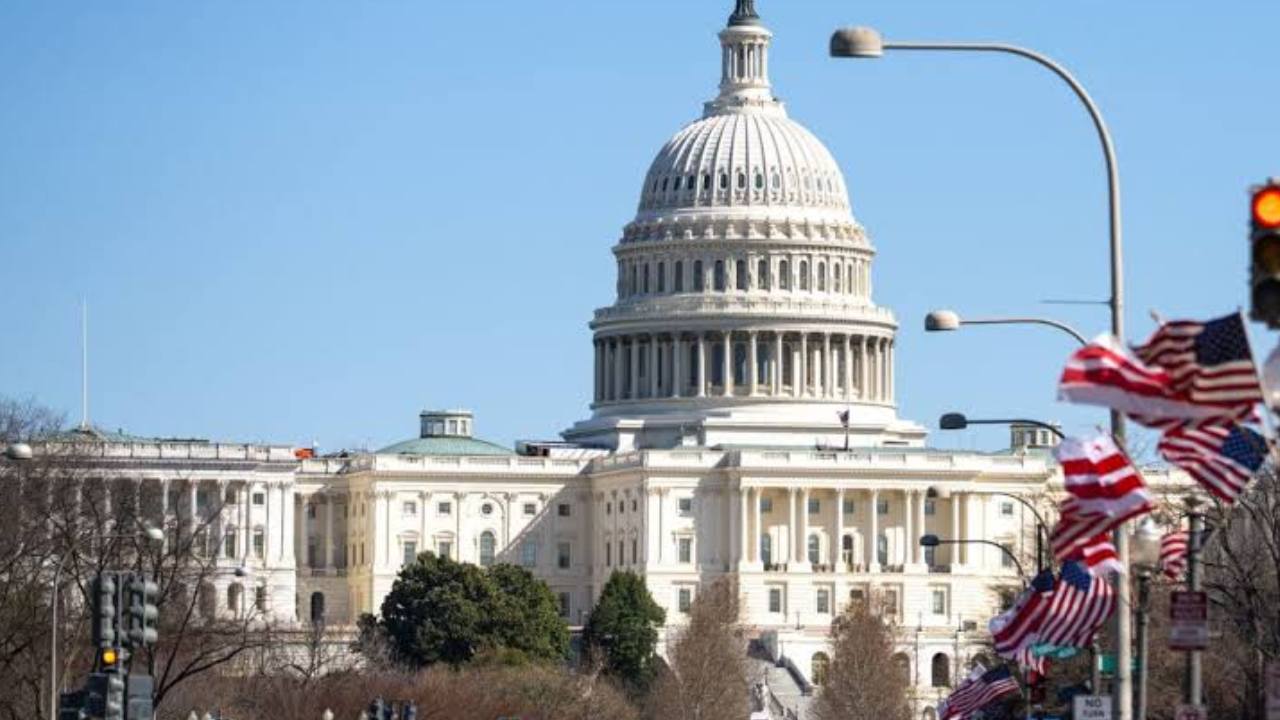 CLARITY Act Leaves 5 Loopholes, From Pensions to Trump’s $1.4B Crypto
