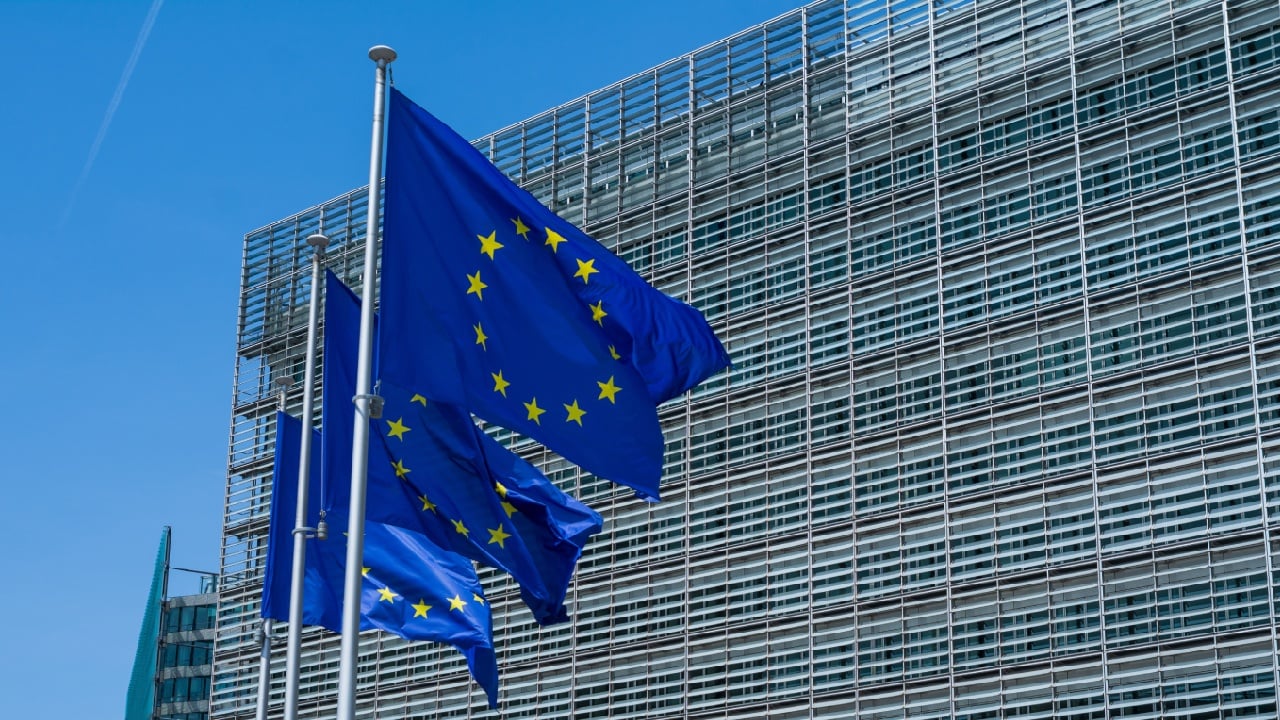 EU to Advance MiCA Review, Targeting Non-EU Stablecoin Rules