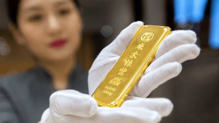 gold-hits-2-month-high-above-4400-as-china-keeps-hoarding-768x432.png