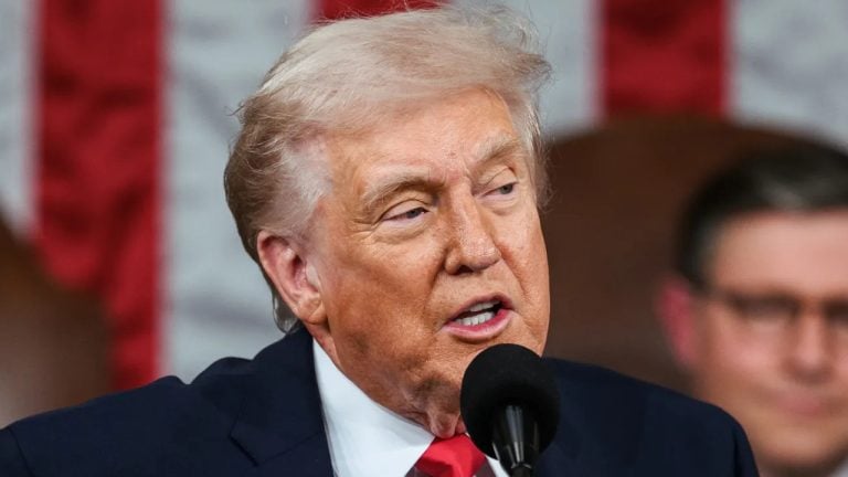 Senators Demand SEC Probe Into Trump Memecoin After $3.8B Losses