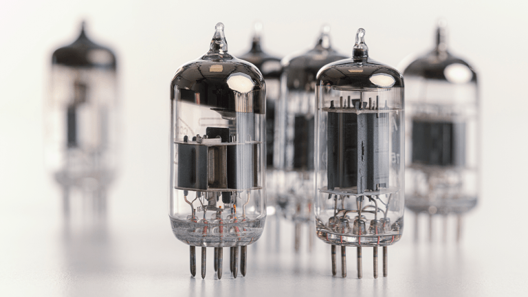 A 460-Vacuum-Tube Computer Shows What Modern Laptops Hide
