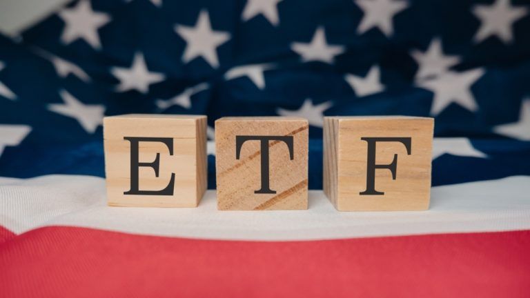 Bitcoin, Ether ETFs Lose $520M as XRP Bucks Fed Rate-Hike Selloff