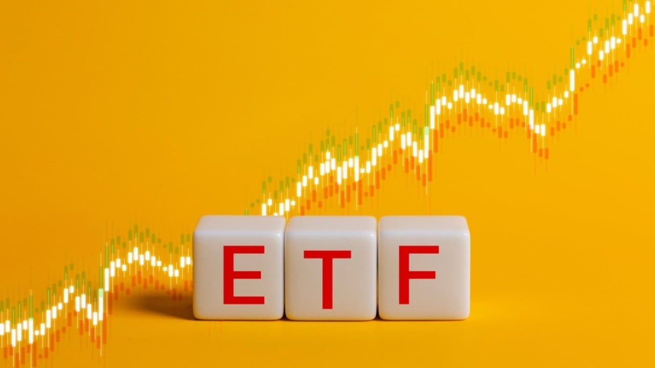Ether ETFs Surge $216M as Bitcoin Funds Face Fourth Straight Day of Outflows