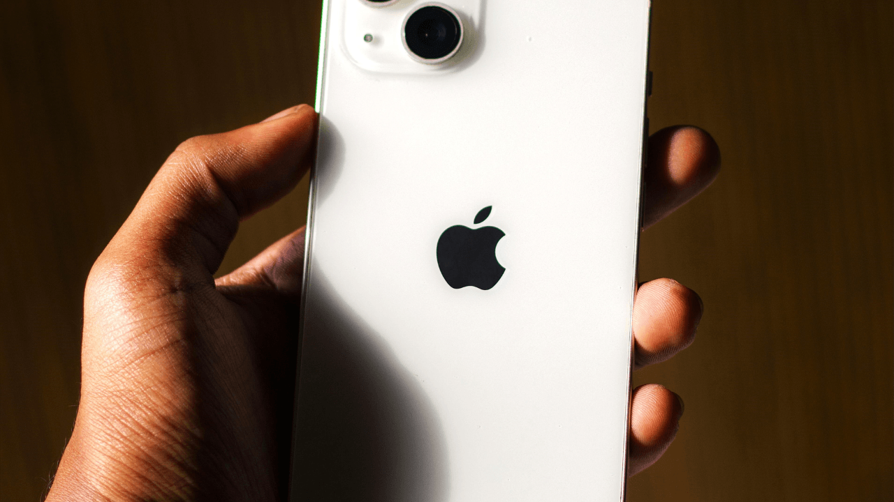 Apple Cash’s Banking Partner Tightens ID Rules, Keeps Crypto Ban